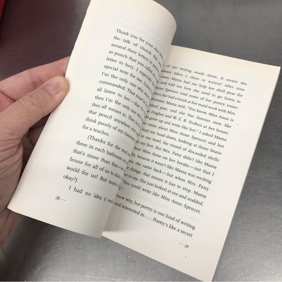 Kizzy Ann Stamps by: Jeri Watts, paperback book - Picture 4 of 5